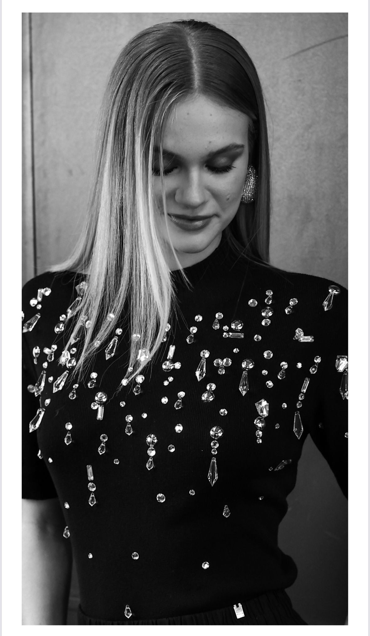 Isa Paes - Embroidered Knit Blouse Collar