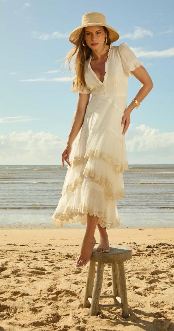 Isa Paes - Long Dress With Lace Layers