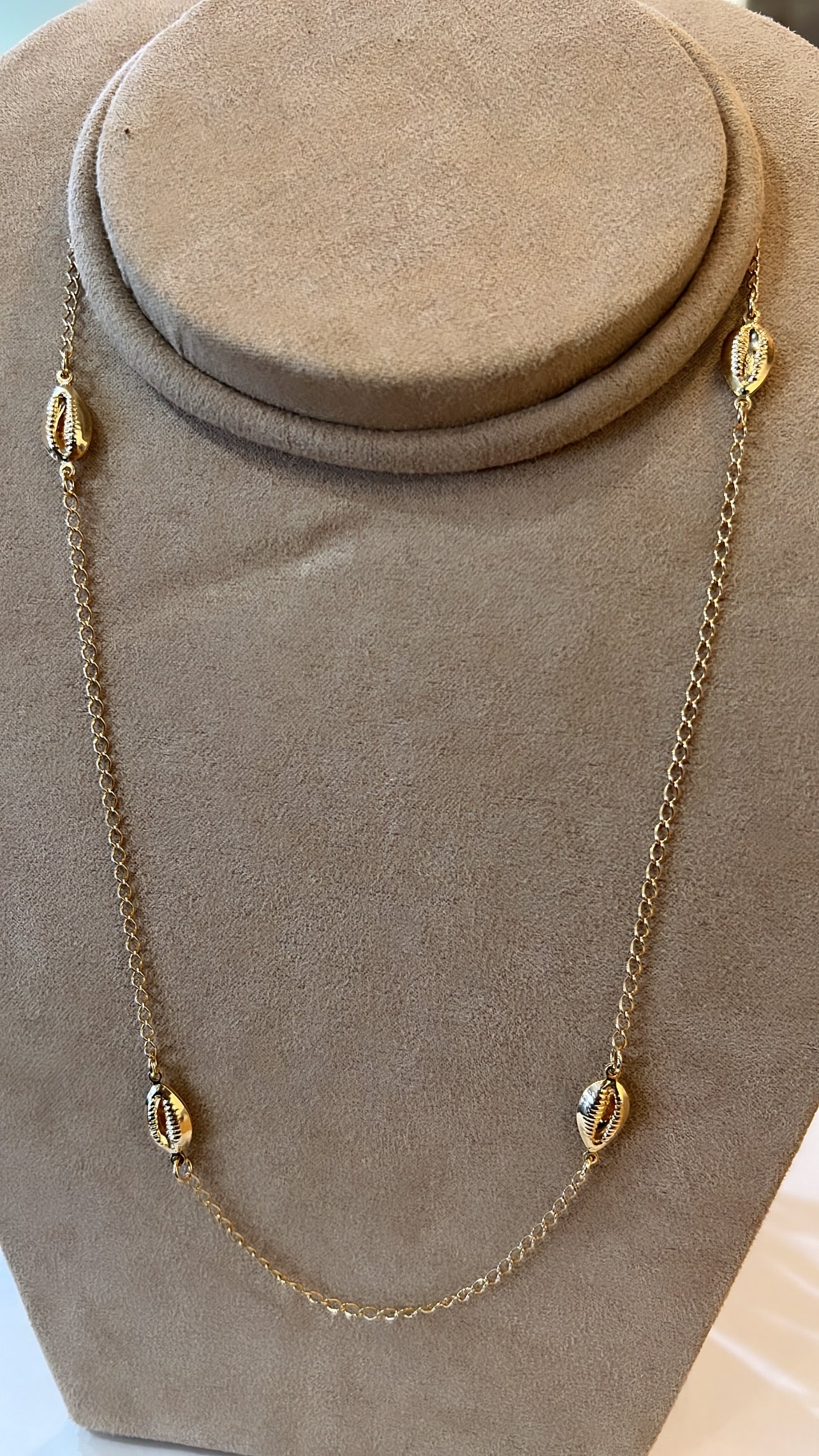 Nuria - Shell Necklace