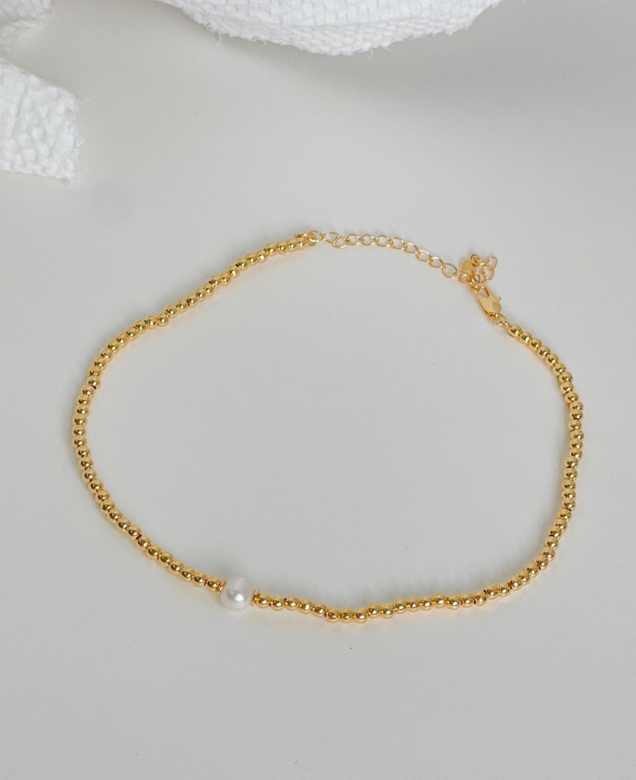 Nuria - Golden Necklace w/ Pearl