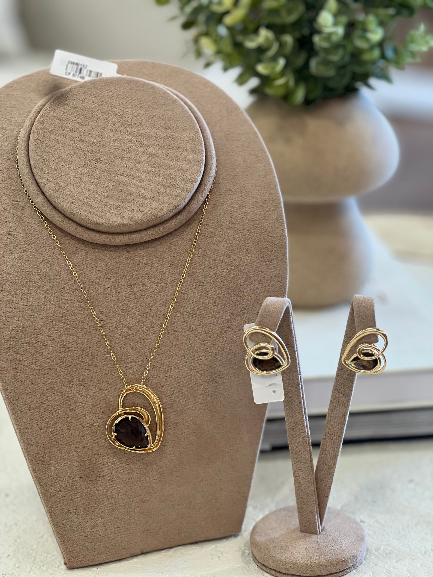 Nuria - Heart Set with Brown Stone Detail