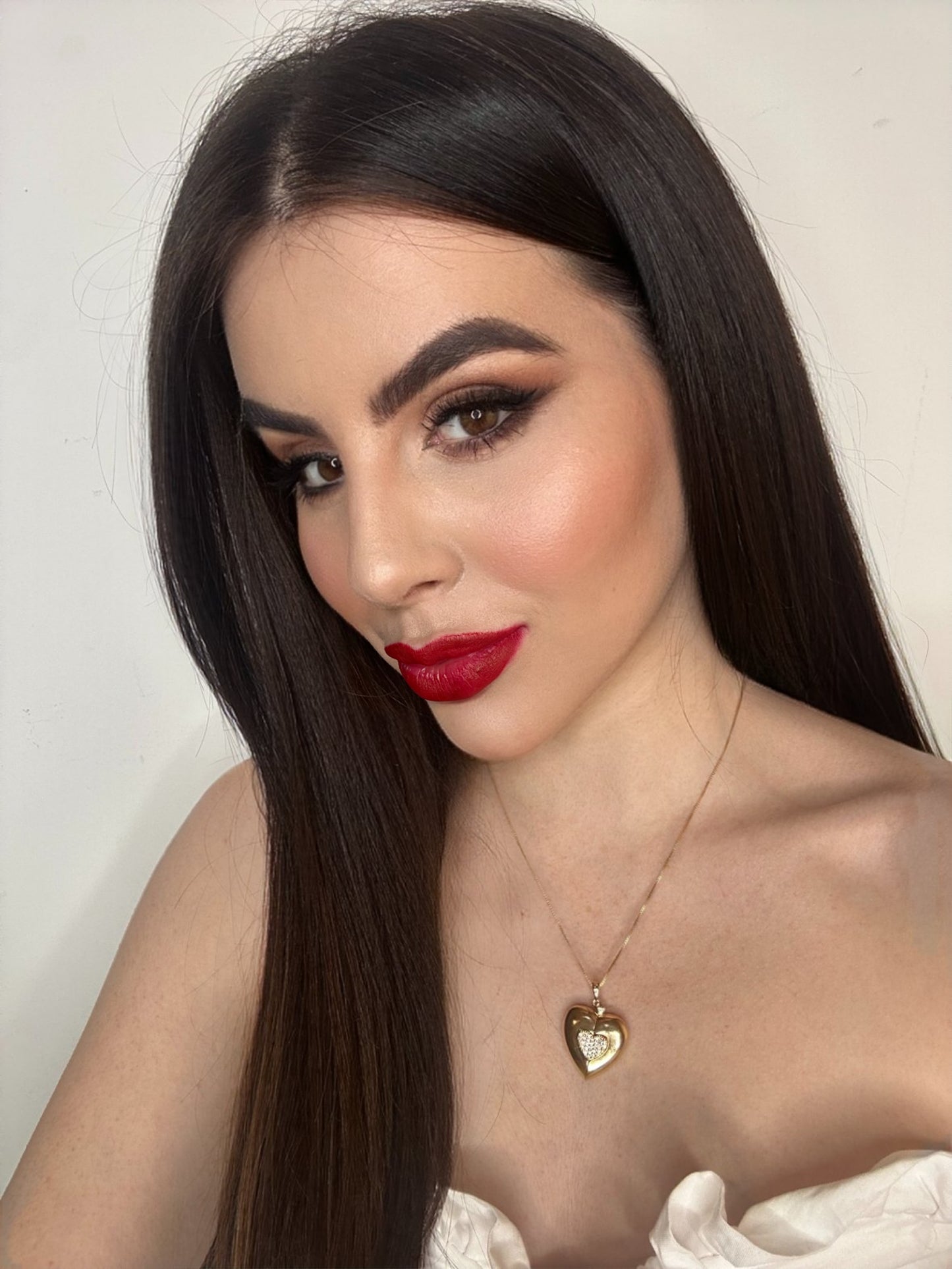 Nuria - Heart Necklace w/ Opening