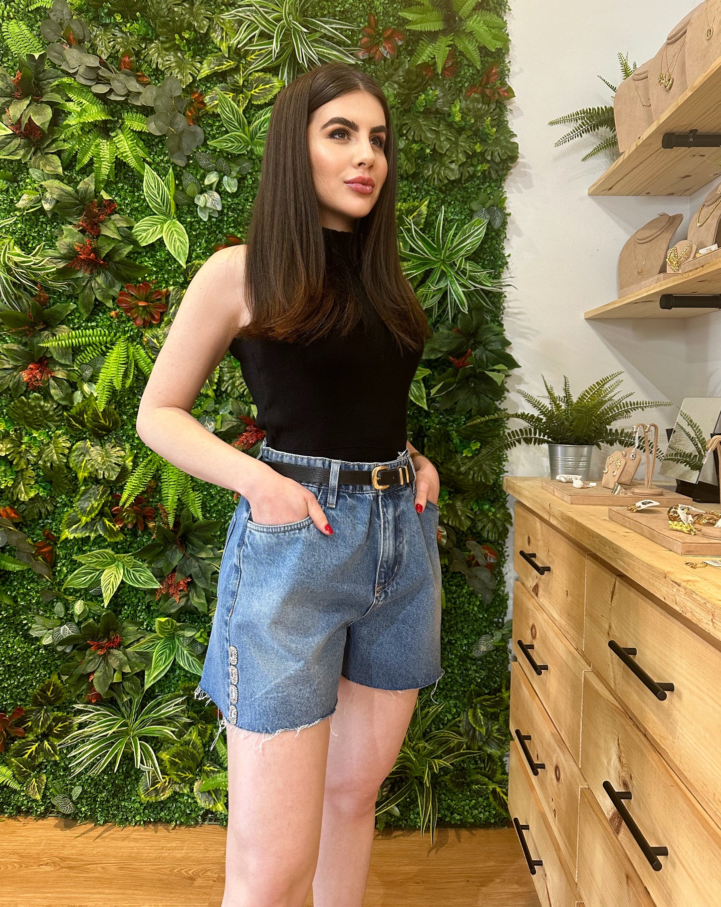 Isa Paes - Shorts Strass Button