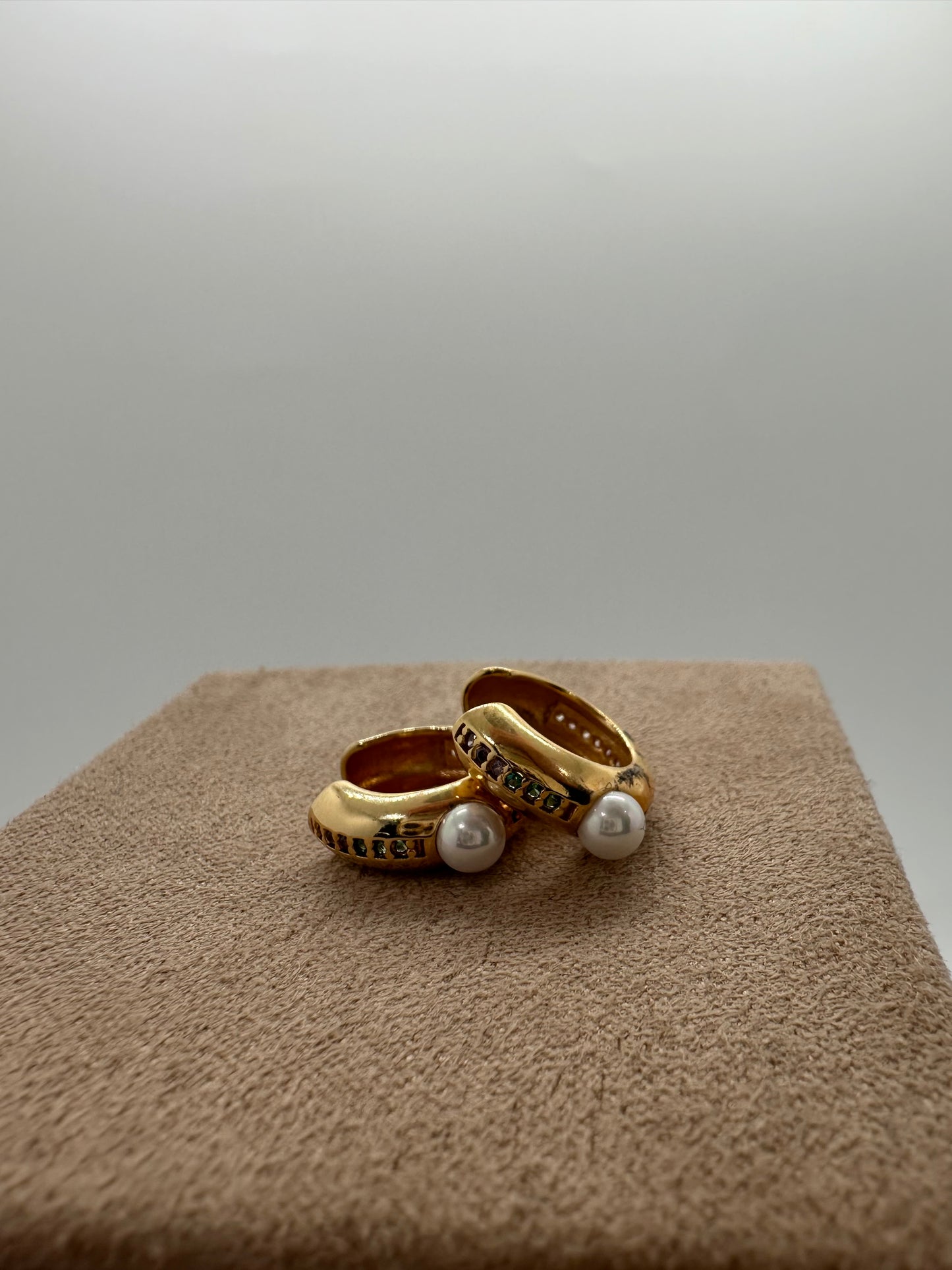 Nuria - Small Fake BFB Piercing Gold & Pearl