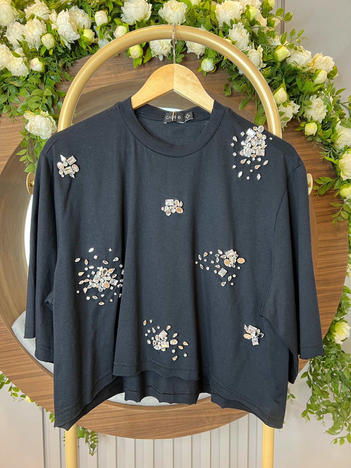 Caos - Explosion Embroidered Cropped T-Shirt