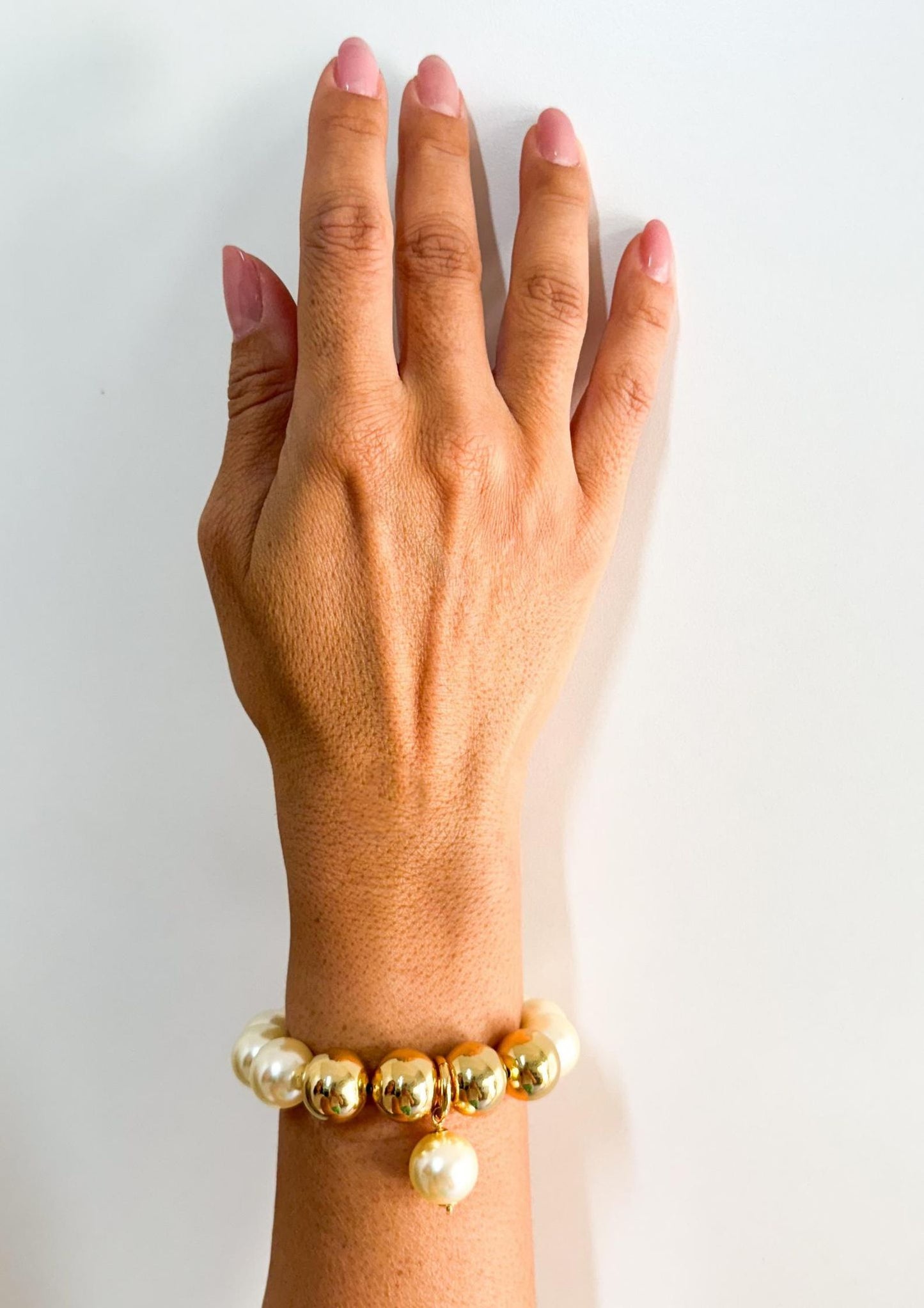 Nuria - Large Pearl and Gold Ball Bracelet
