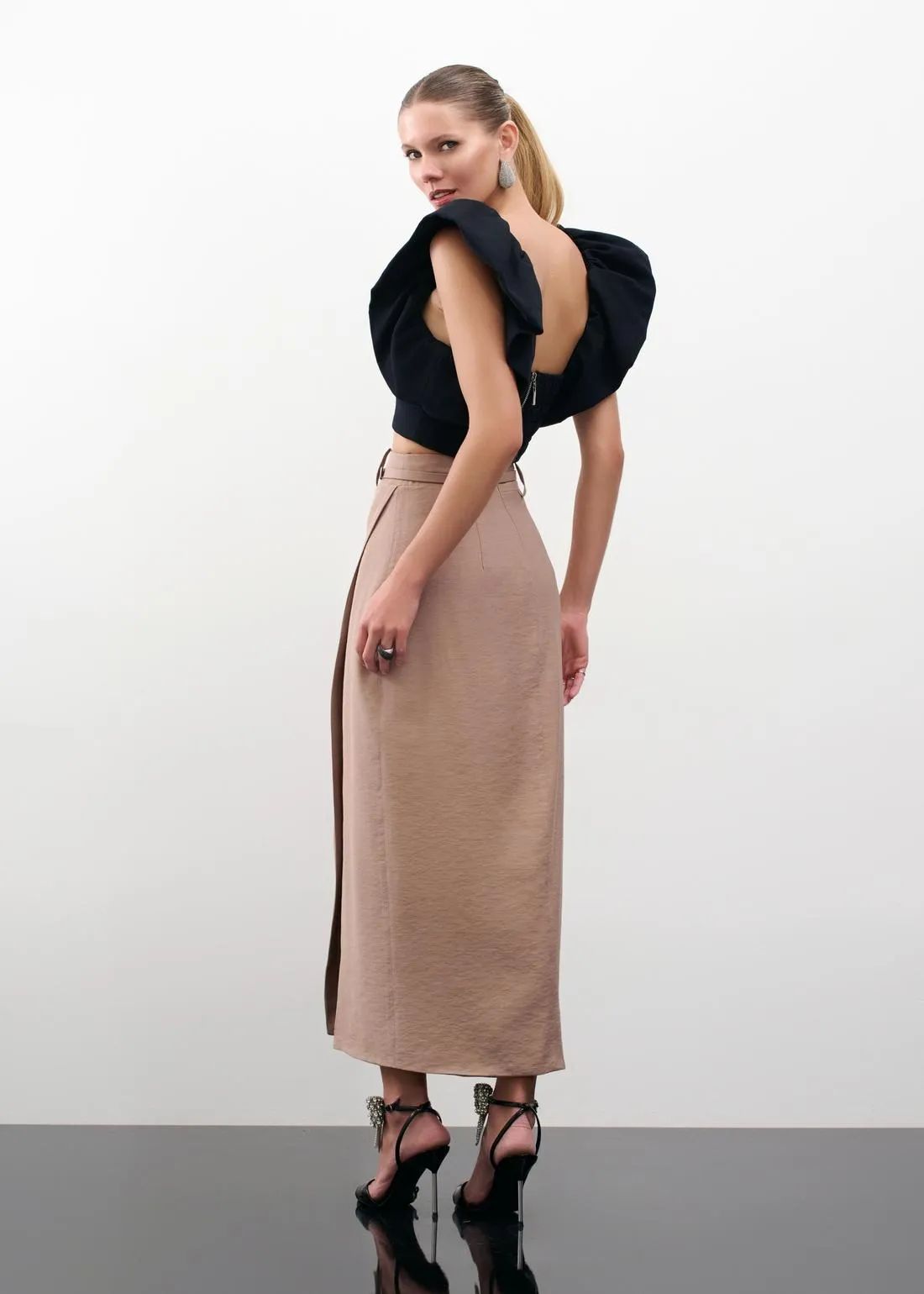 Lore - Midi Skirt with Slit Belt