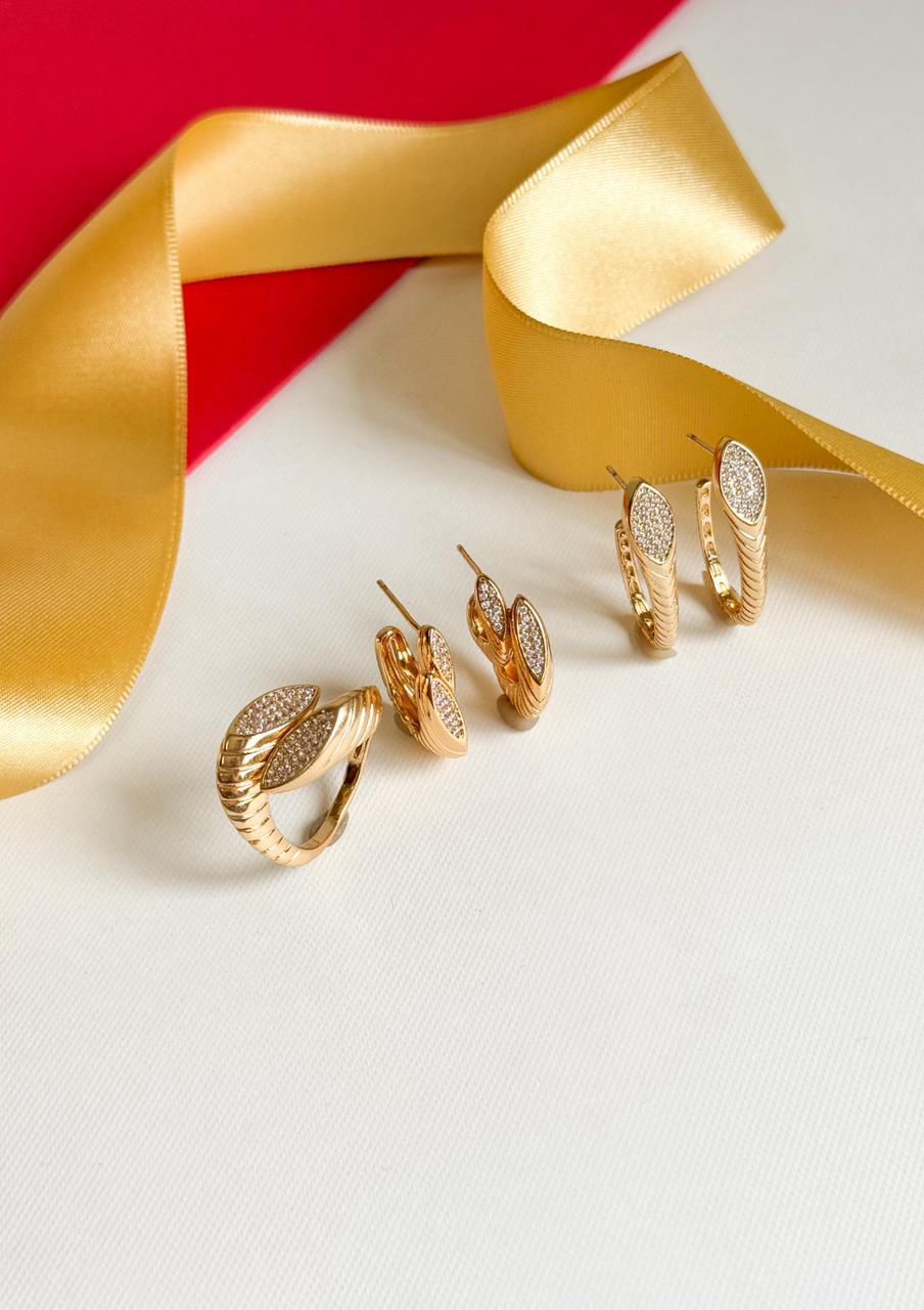 Nuria - Overlapping Format Set