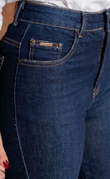 Contra Sensura - Pants Mom Vogue