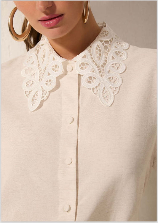 Lore - Shirt w/ Lace Collar in Natural Linen