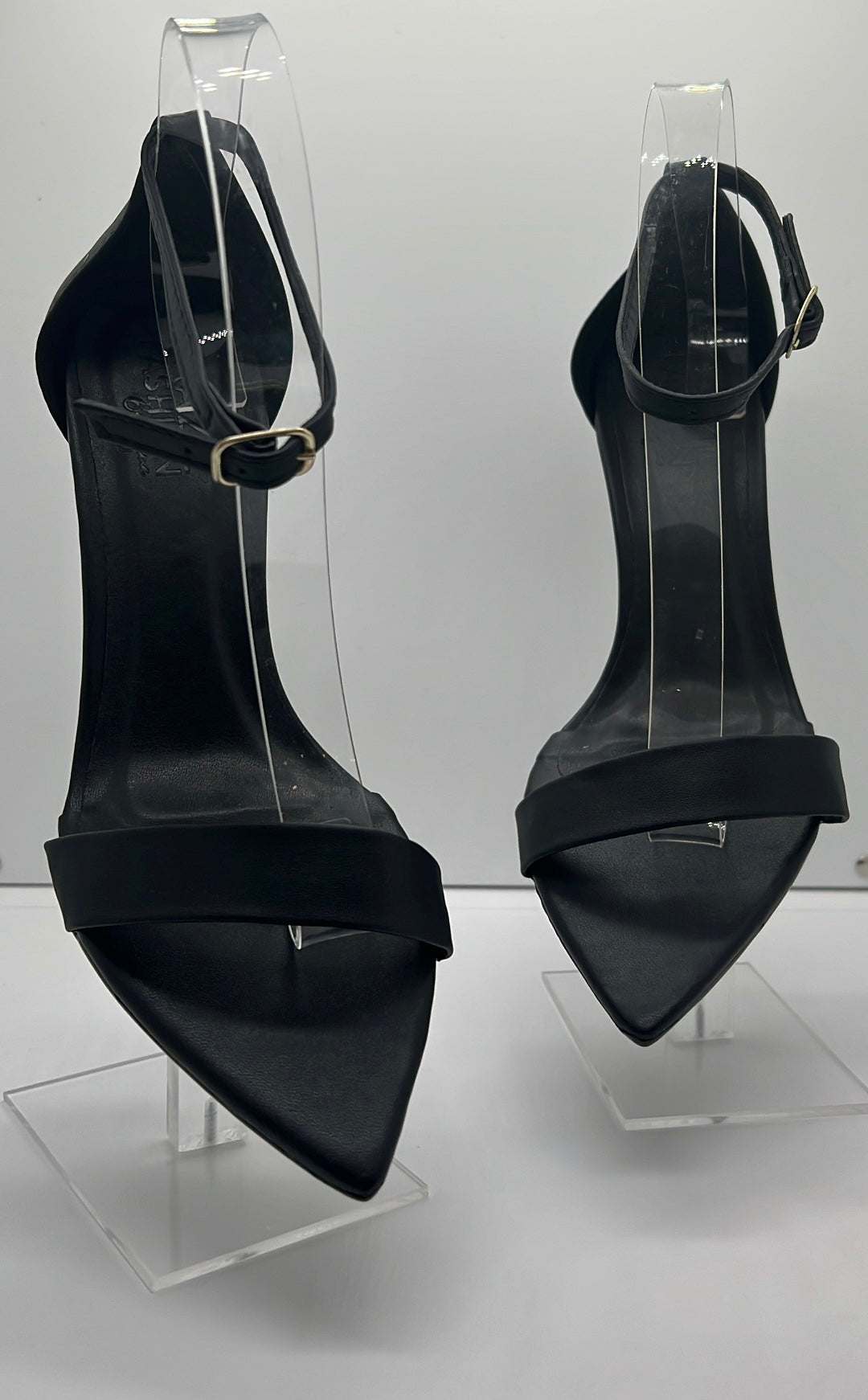 Sandal Black Leaf Toe Heel