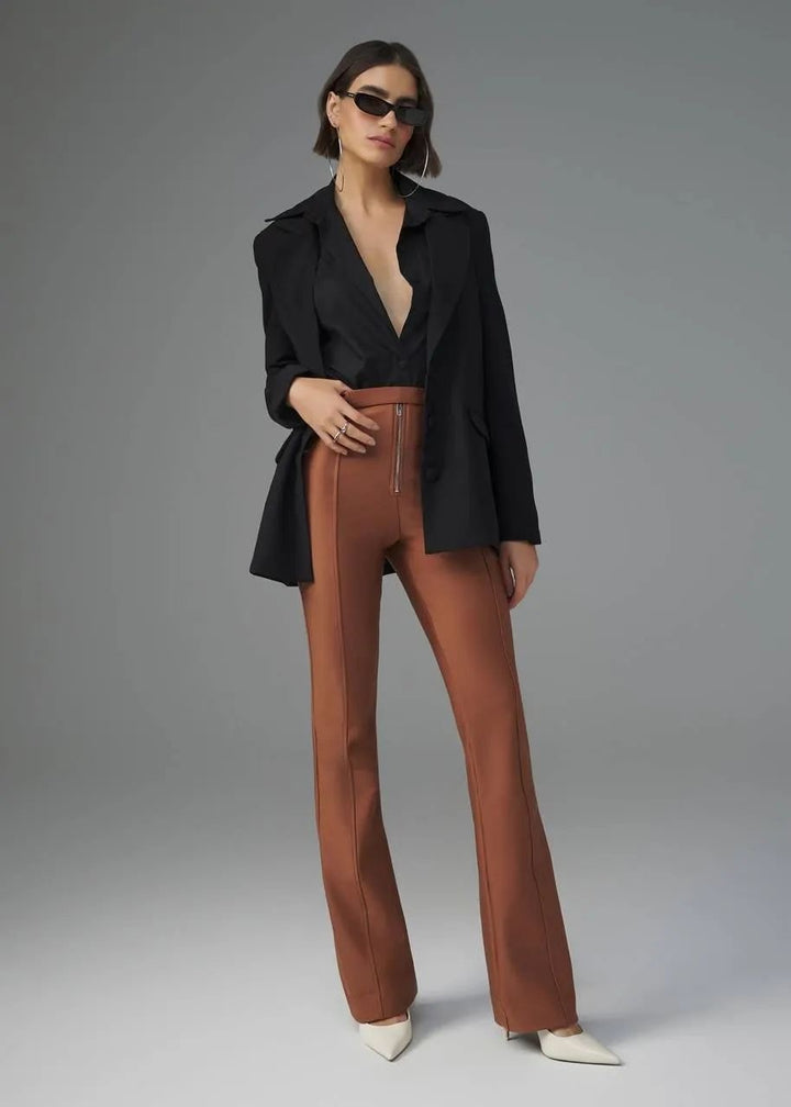 Lore - Calça Supreme Boot Cut com Zíper