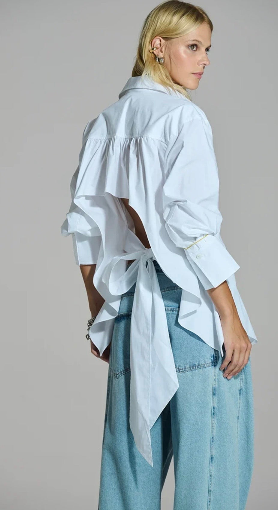 Caos - Shirt with Open Back and Bow