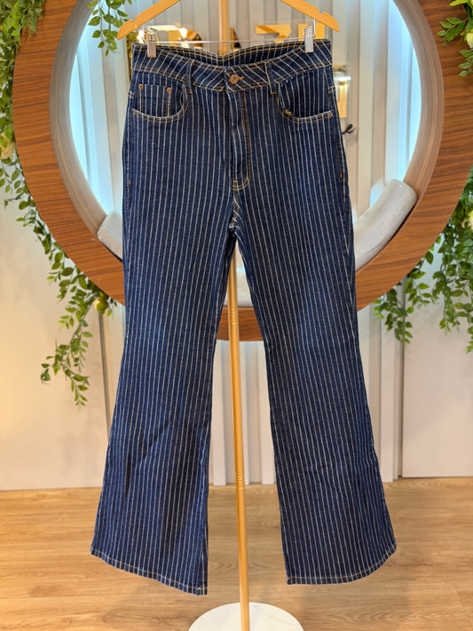 Contra Sensura - Calça Jeans Flare Listrada
