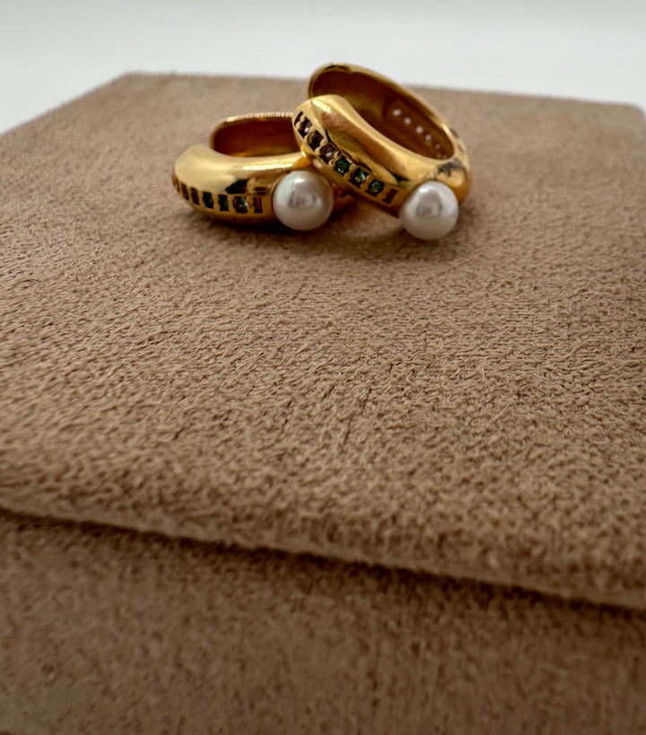 Nuria - Small Fake BFB Piercing Gold &amp; Pearl