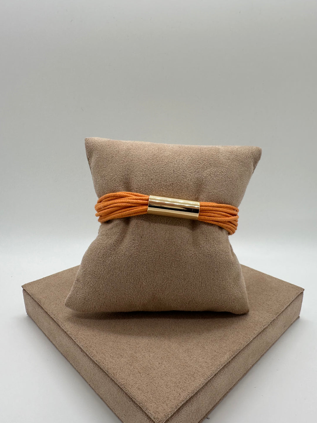 Nuria - Leather Bracelet with Gold