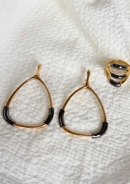 Nuria - Triangle Earrings w/ Ring