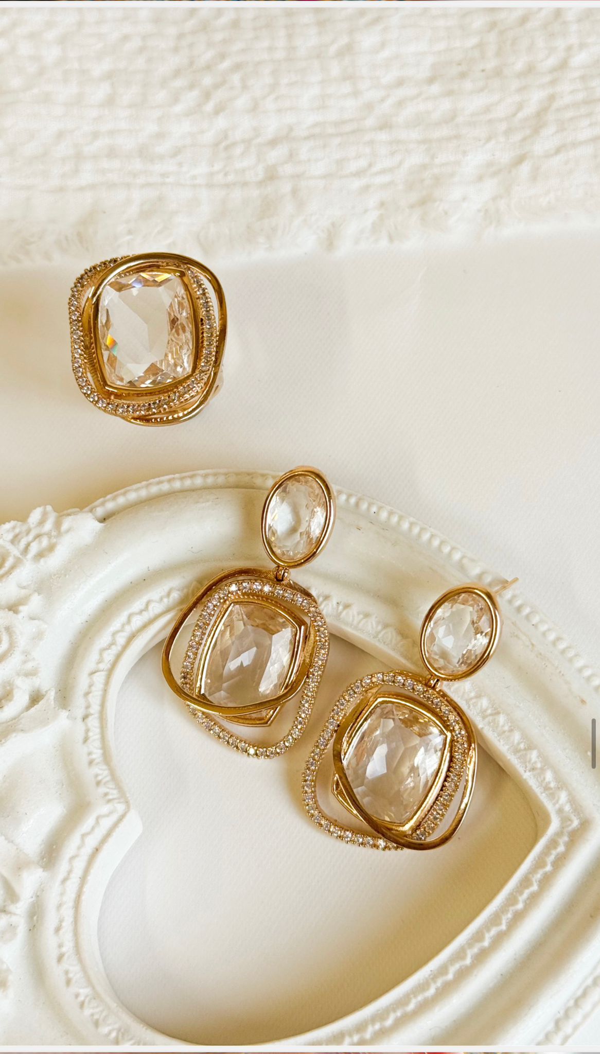 Nuria - Gold Set with Clear Stone