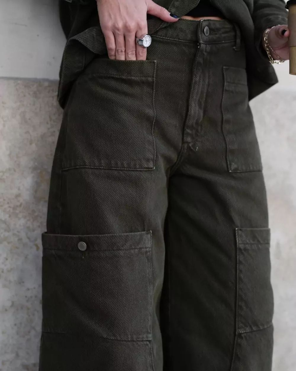 Alcance Jeans - Calça Cargo de Veludo Cotelê