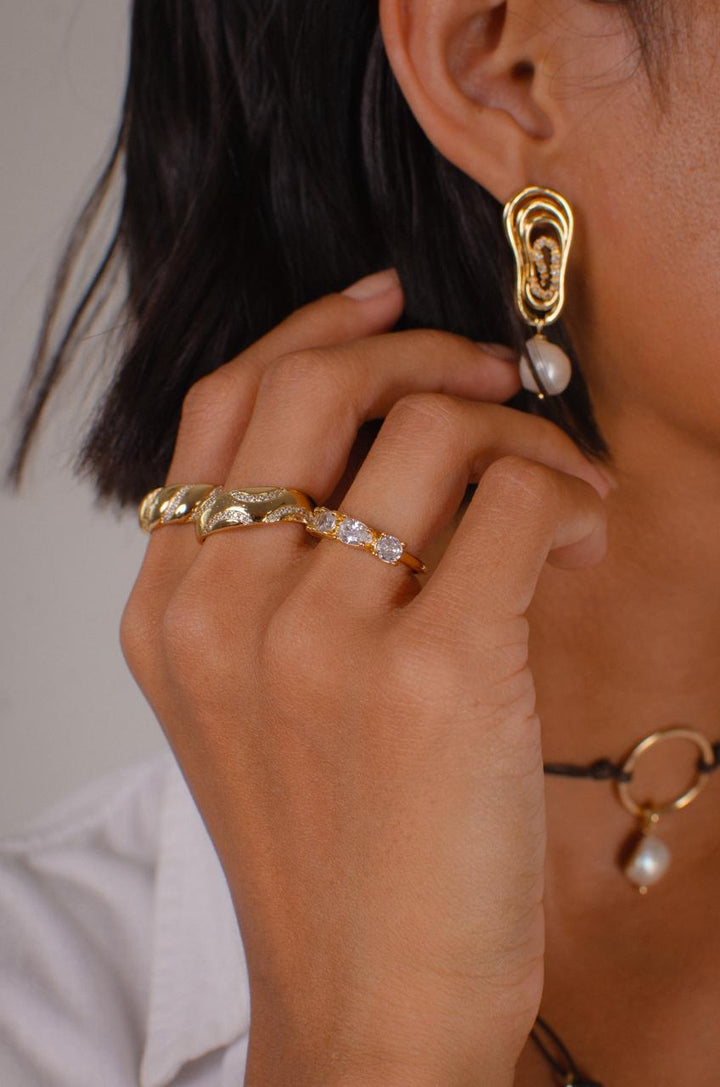 Nuria - Luna Pearl Earrings