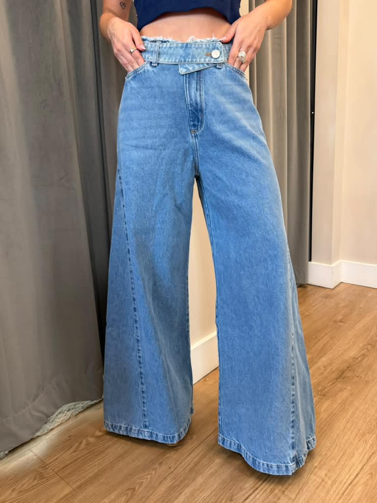 Bfly - Wide Leg Jeans With Belt