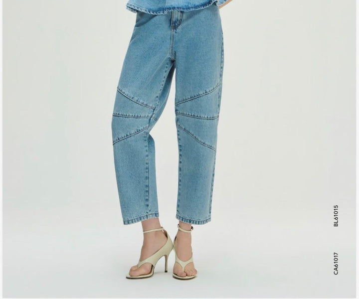 Lore - Barrel Jeans with Cutout Details