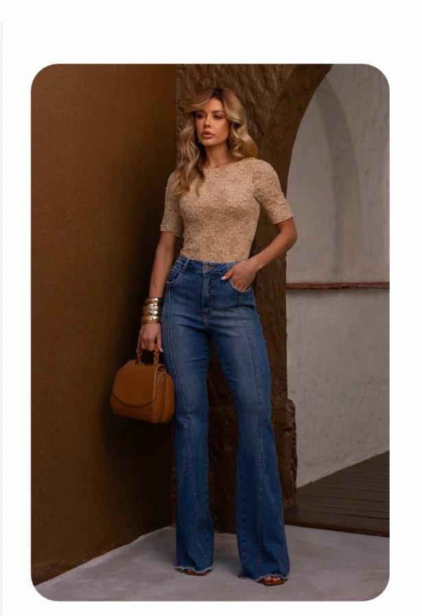 Contra Sensura -  Triples Flare Jeans