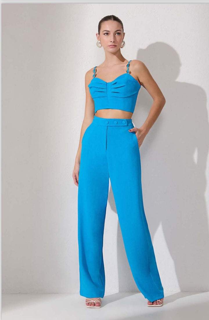 Lore - Conjunto com Blusa Cropped e Calça Pantalona em Linho